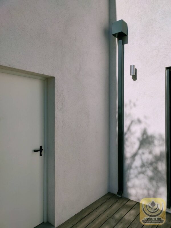 Installation de boites à eaux en aluminium sur une villa à toit plat dans le Var à Toulon. – Image 3