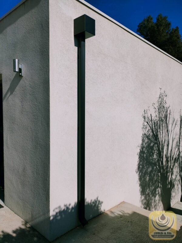 Installation de boites à eaux en aluminium sur une villa à toit plat dans le Var à Toulon. – Image 9