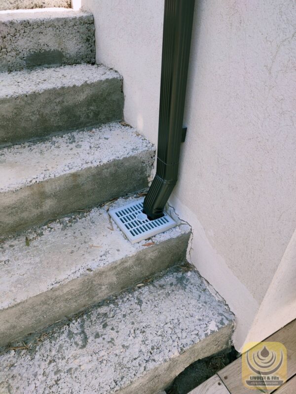 Installation de boites à eaux en aluminium sur une villa à toit plat dans le Var à Toulon. – Image 10