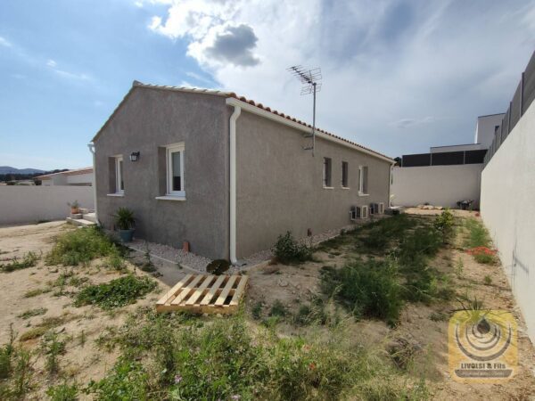 Profilage et pose de nouvelles gouttières en aluminium sur une villa contemporaine à La Ciotat dans le var – Image 8